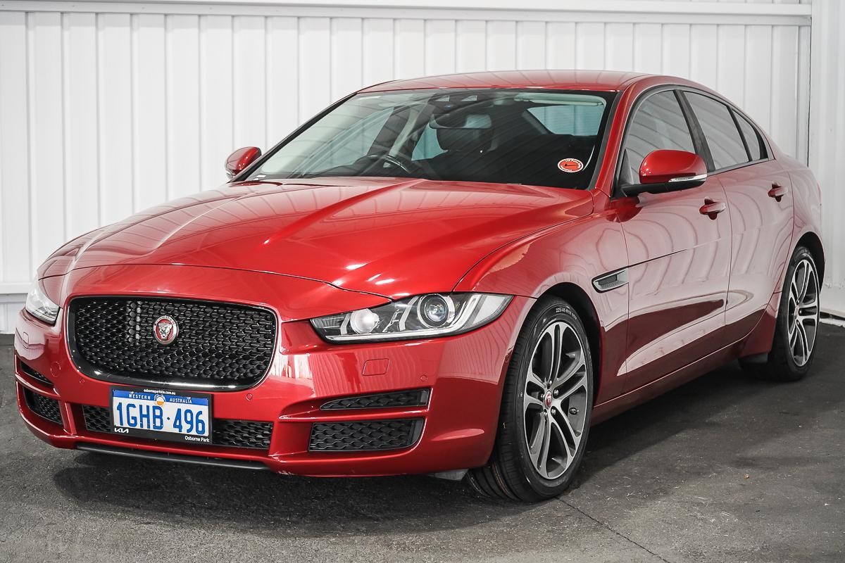 Jaguar Xe image 4