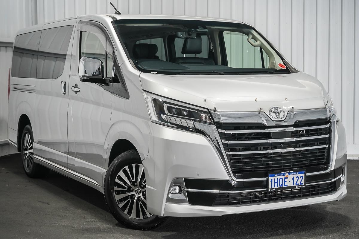 Toyota Granvia image 1