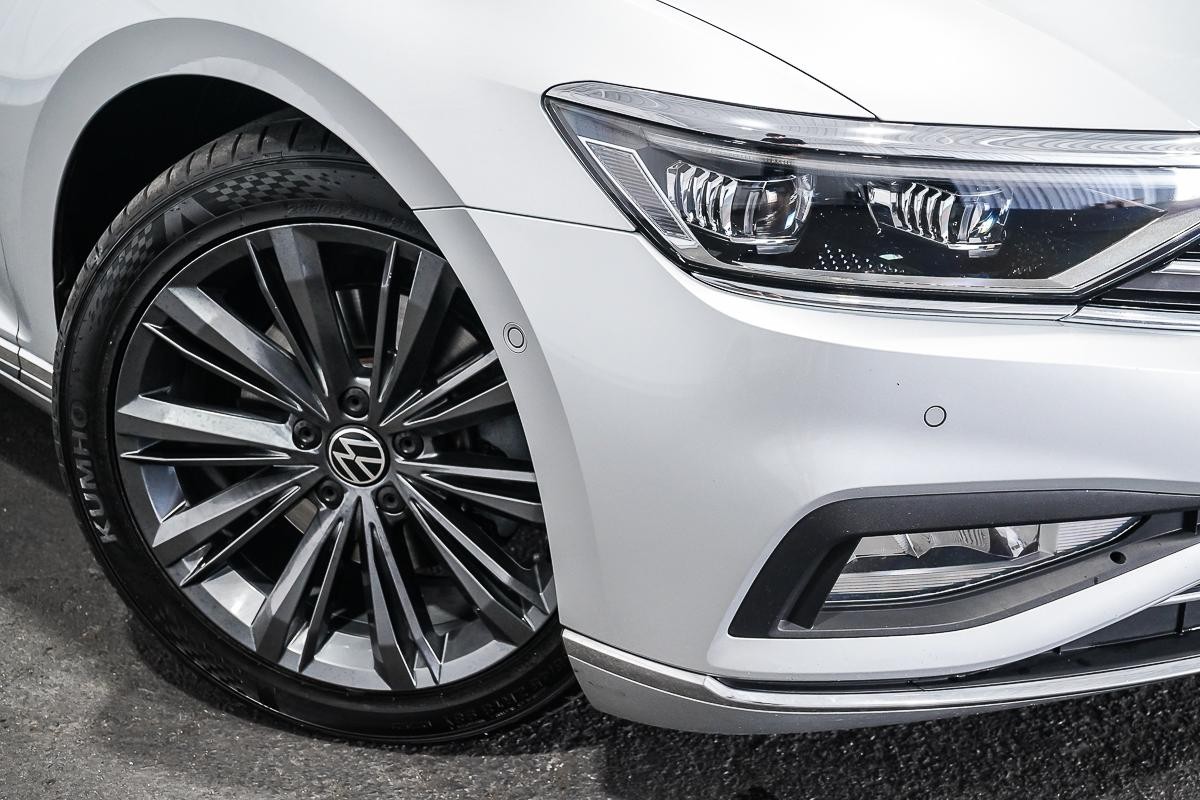 Volkswagen Passat image 2