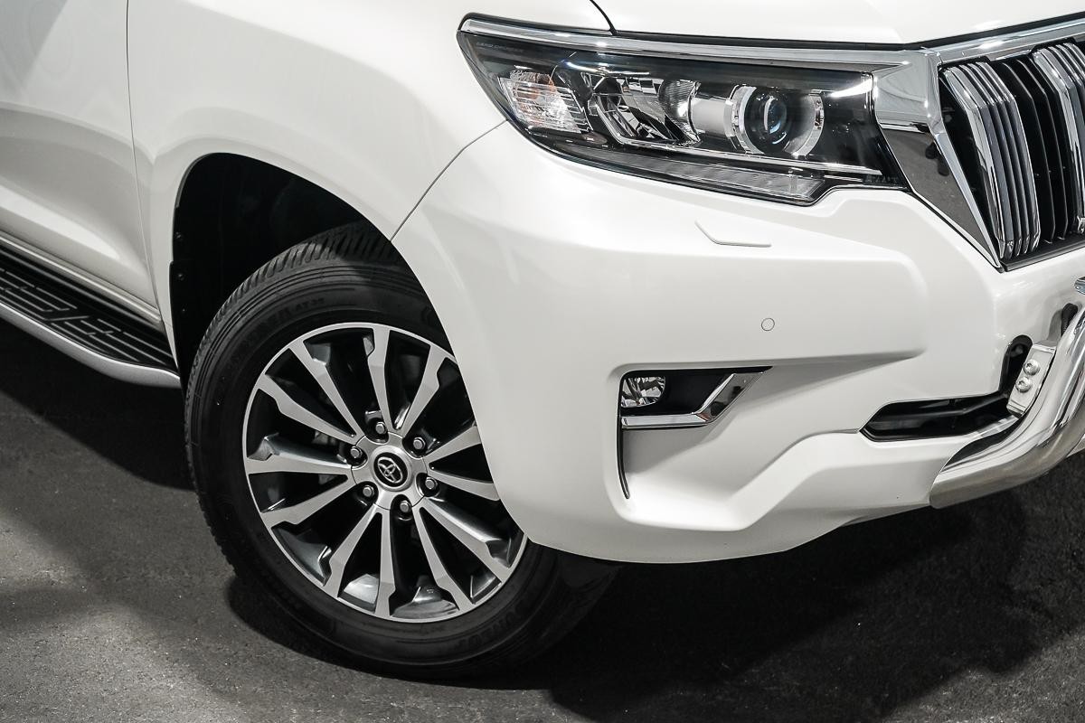 Toyota Landcruiser Prado image 2
