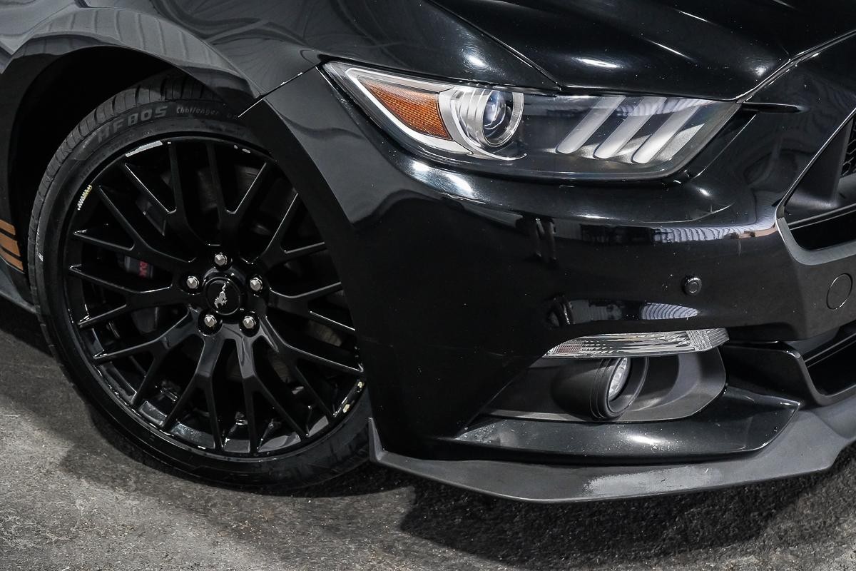 Ford Mustang image 2