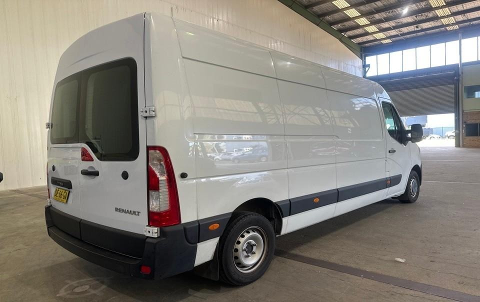 Renault Master image 2