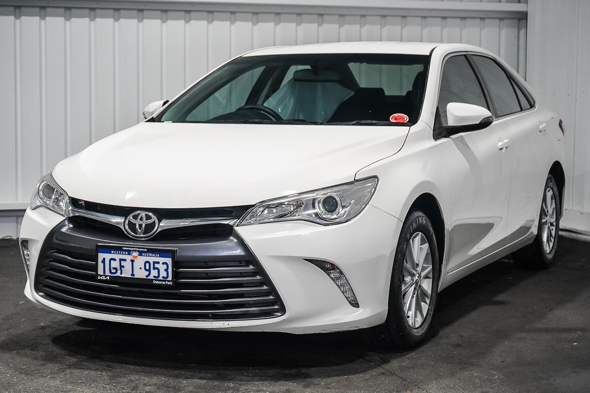 Toyota Camry image 4