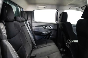 https://dvg-vehicle-assets.s3.amazonaws.com/1203462/4jazo65qql1wmh15jm2xw1t9g.jpg