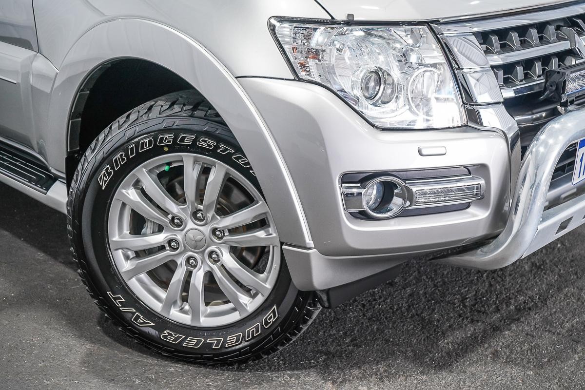 Mitsubishi Pajero image 2