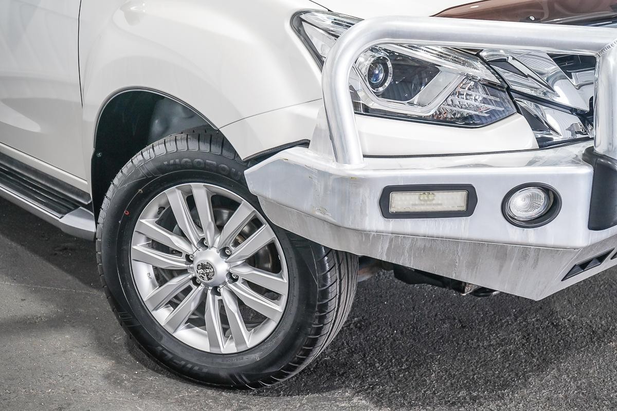 Isuzu Mu-x image 2