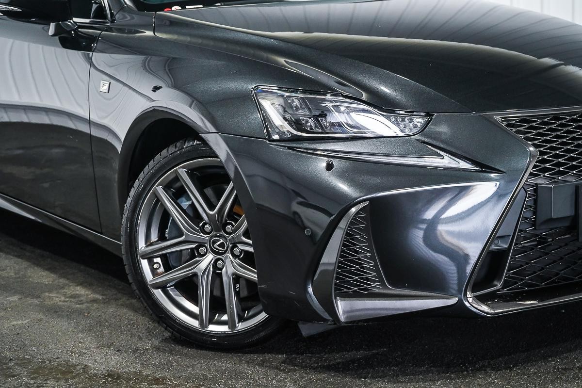 Lexus Is image 2