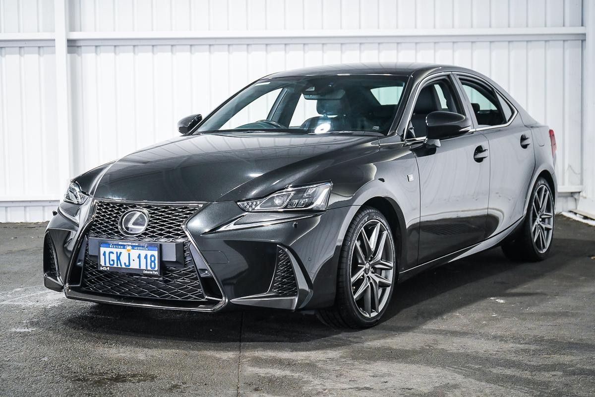Lexus Is image 4