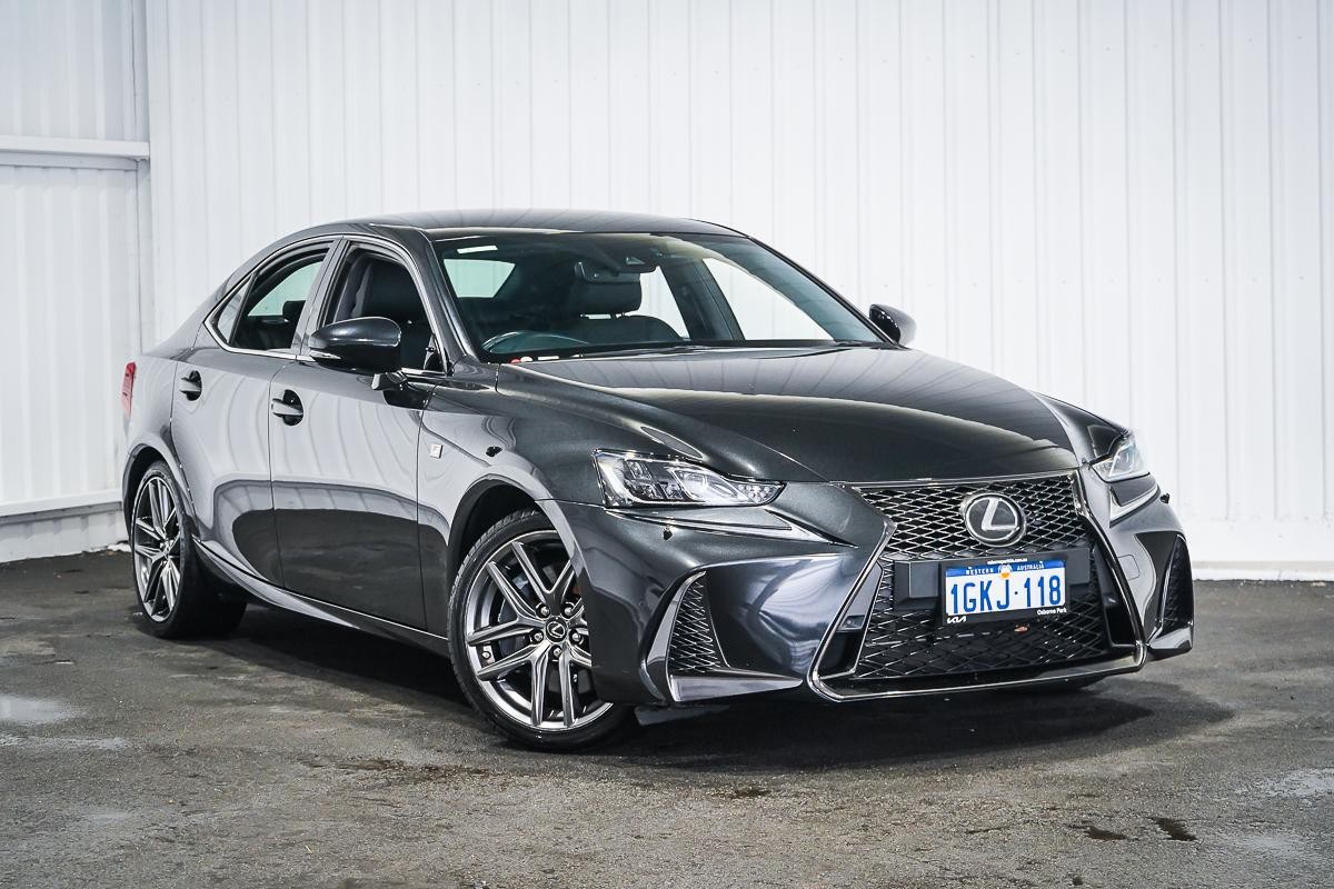 Lexus Is image 1