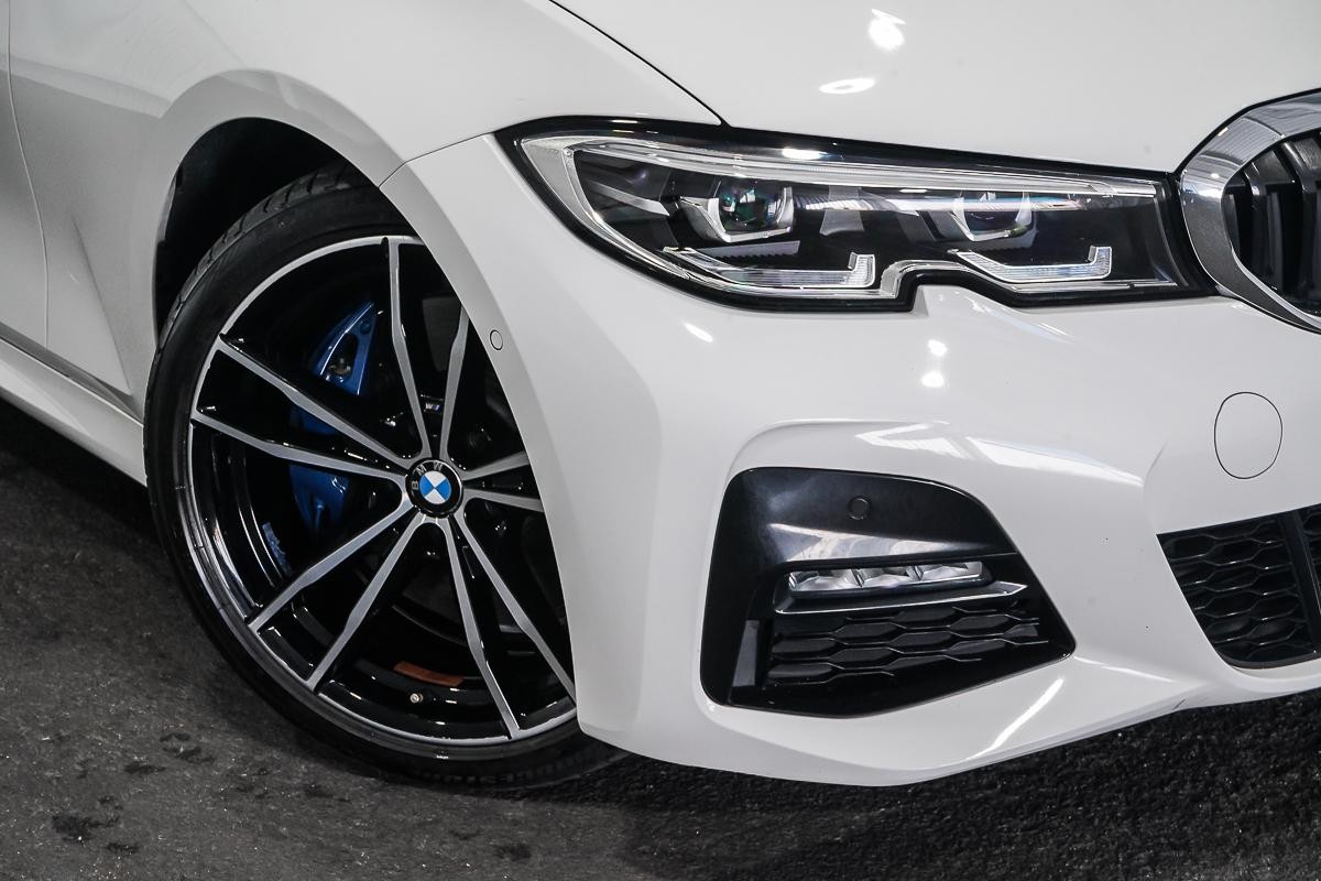 BMW 3 Series image 2