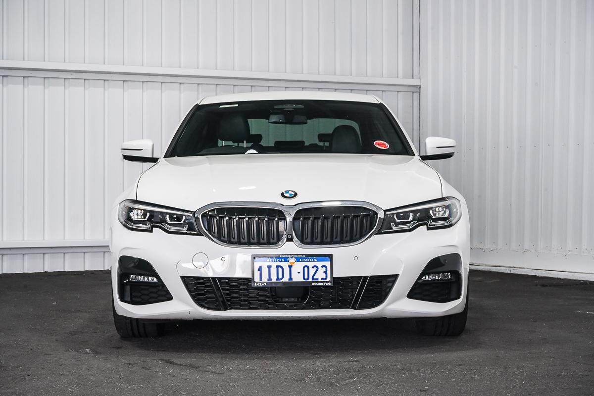 BMW 3 Series image 3