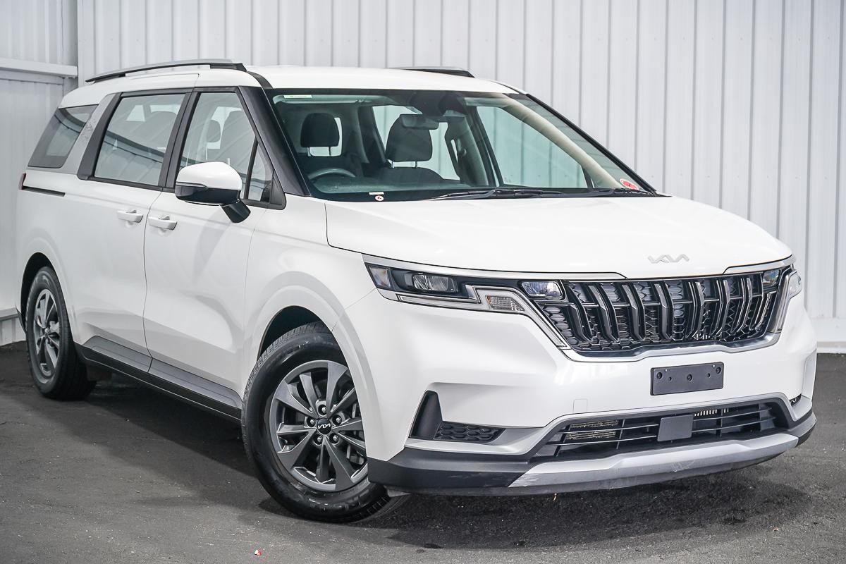Kia Carnival image 1
