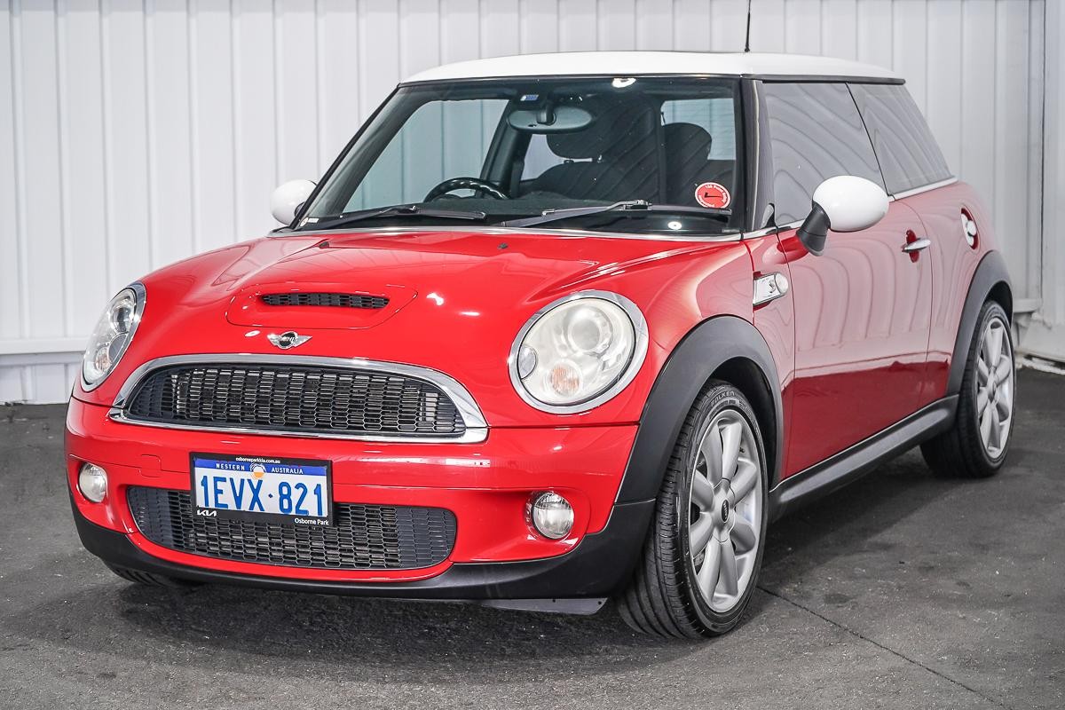 Mini Hatch image 4