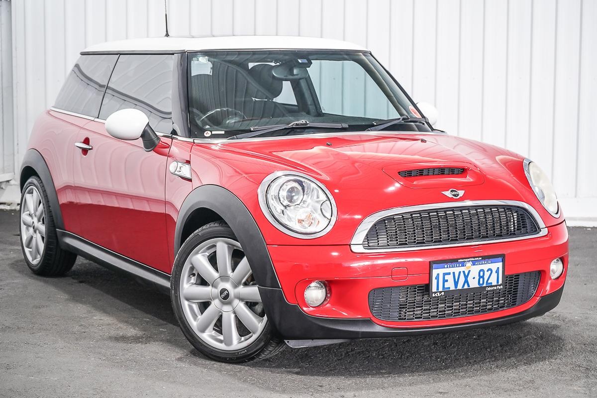Mini Hatch image 1