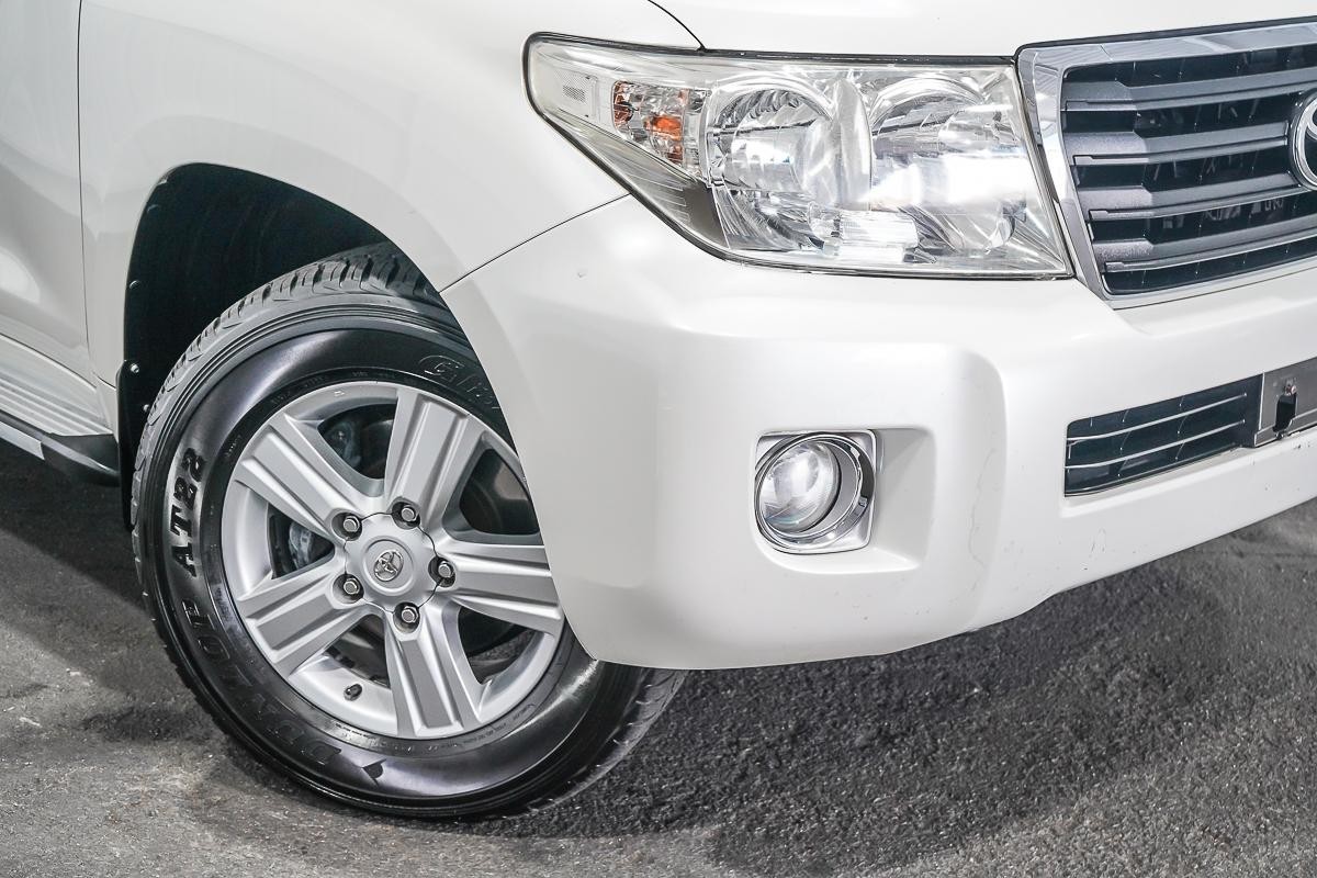 Toyota Landcruiser image 2