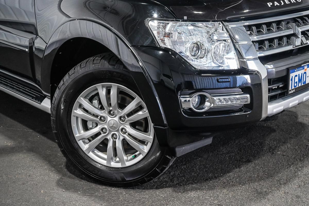 Mitsubishi Pajero image 2