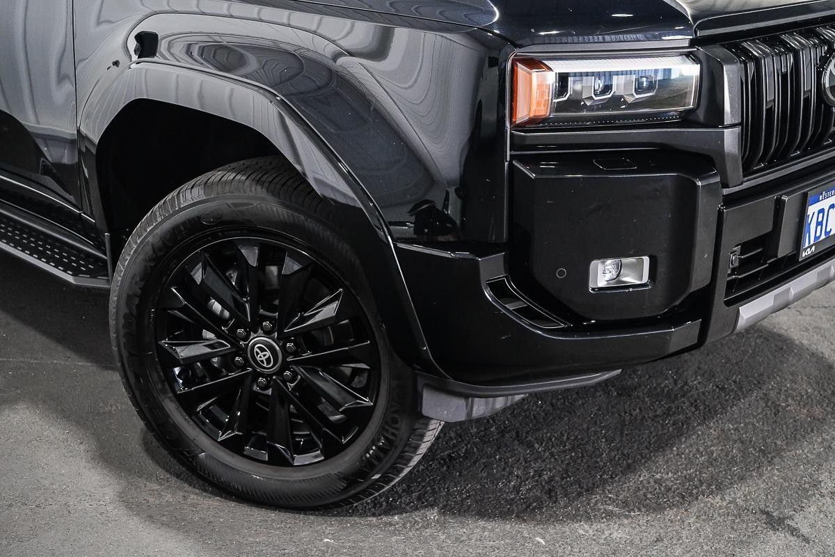 Toyota Landcruiser Prado image 2