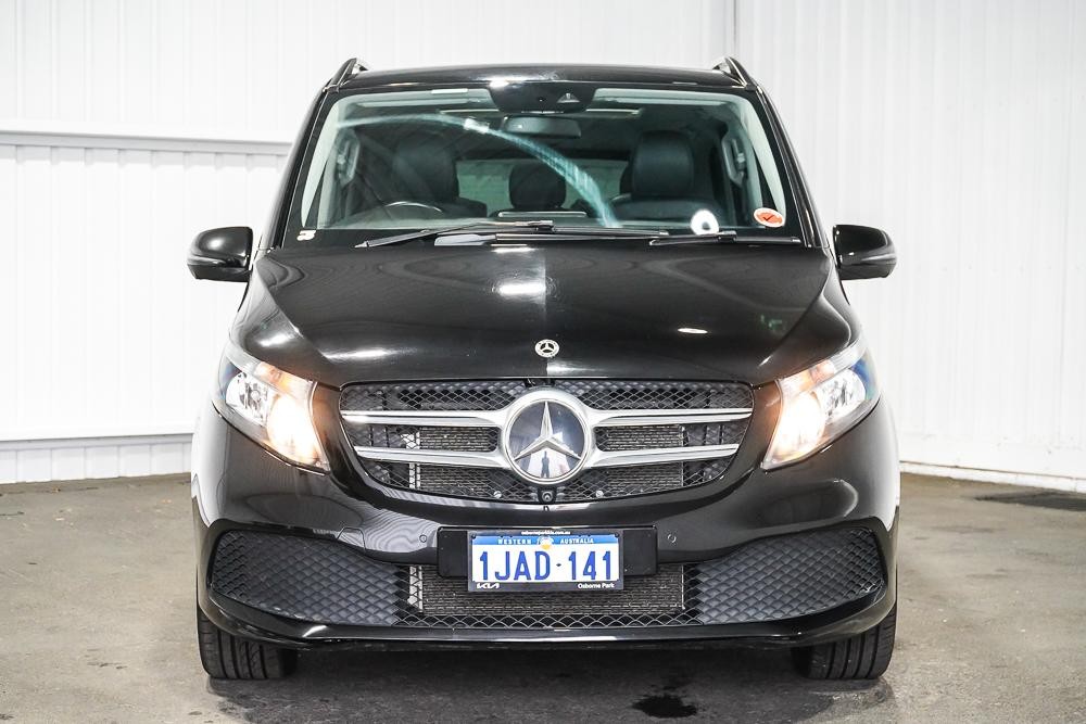 Mercedes Benz V-class image 3