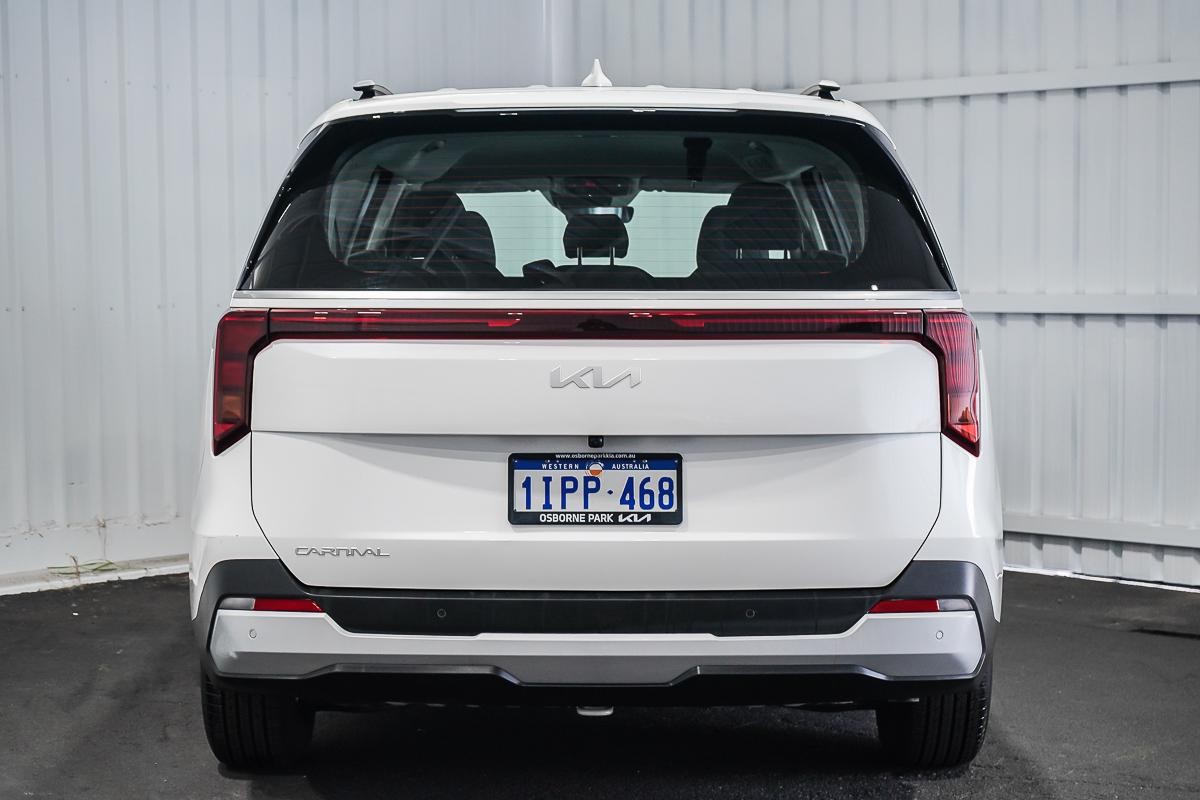Kia Carnival image 4