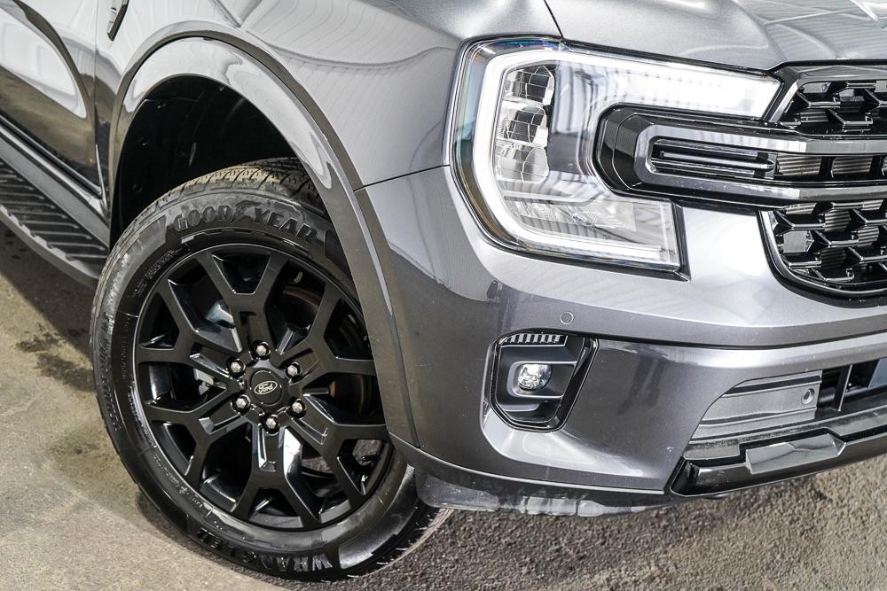 Ford Everest image 2