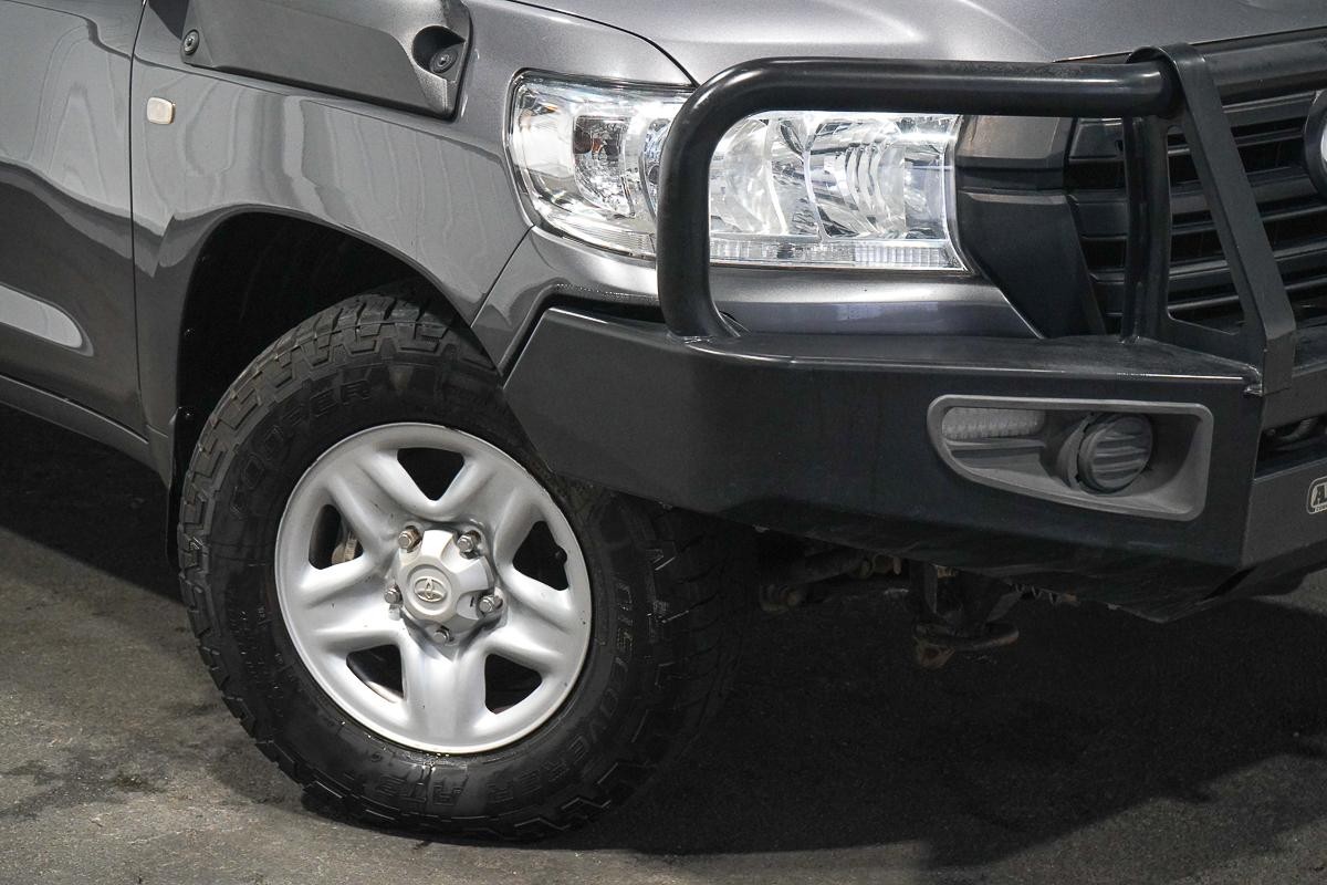 Toyota Landcruiser image 2