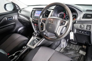 https://dvg-vehicle-assets.s3.amazonaws.com/1203607/1jijklhv9fsziq9jkf8uebsf5.jpg