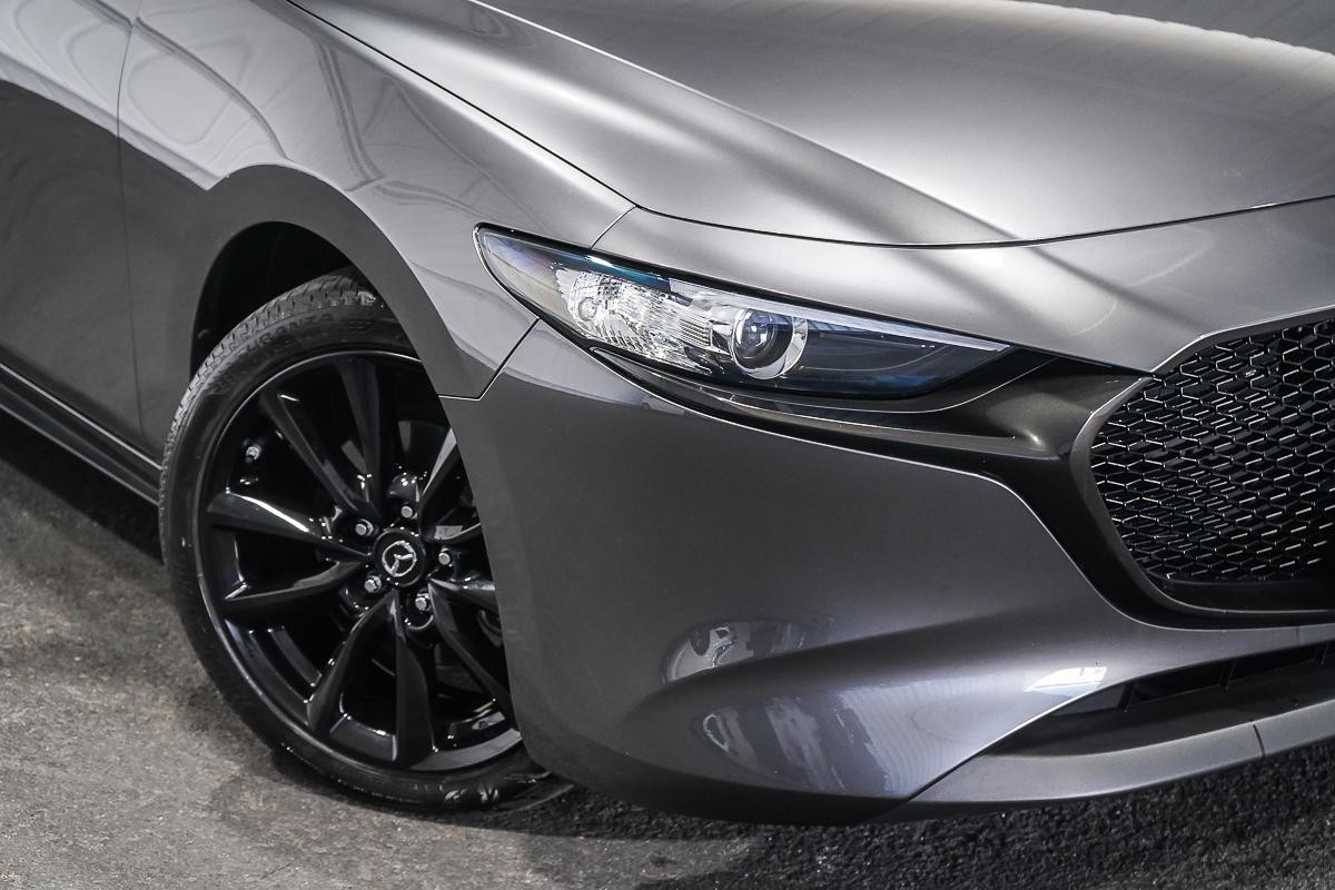 Mazda 3 image 2