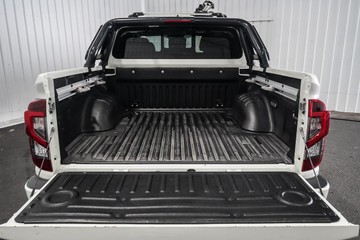 https://dvg-vehicle-assets.s3.amazonaws.com/1203656/b9i9dbsyoi00j8ixvhzy5kd36.jpg