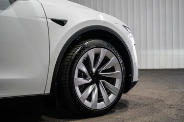 https://dvg-vehicle-assets.s3.amazonaws.com/1203660/70gqve8cwurn77n9b3y8yekzl.jpg