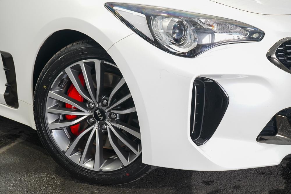 Kia Stinger image 2