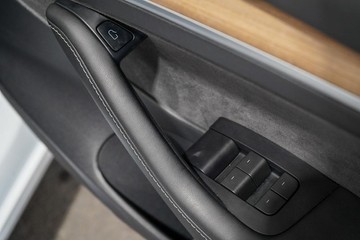 https://dvg-vehicle-assets.s3.amazonaws.com/1203749/4l2srg9ax9xad3ljv6l56zuj8.jpg
