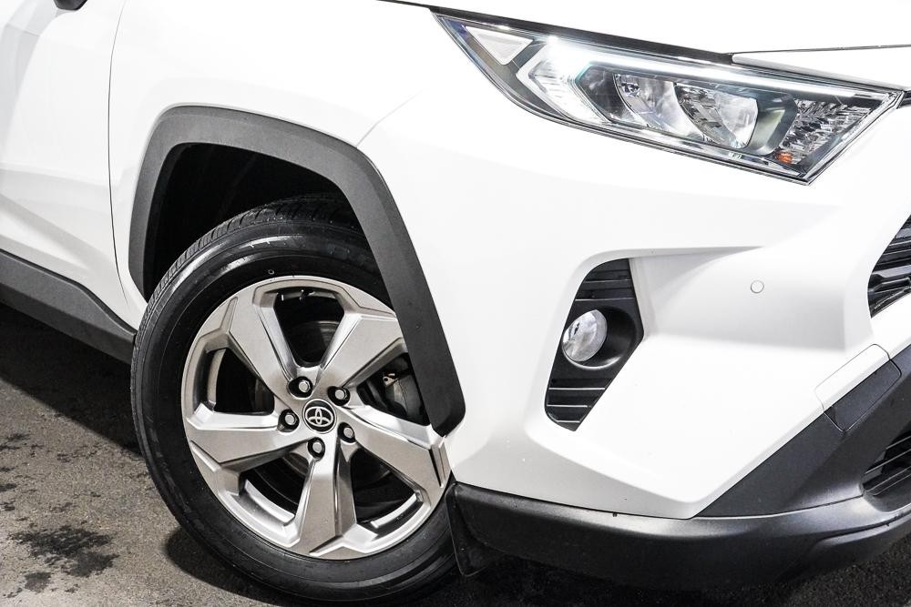 Toyota Rav4 image 2
