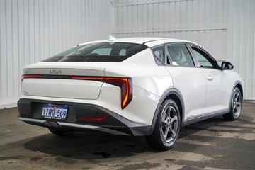 https://dvg-vehicle-assets.s3.amazonaws.com/1203789/5bezy52b87hnw4d4k753zia5i.jpg