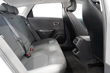 https://dvg-vehicle-assets.s3.amazonaws.com/1203789/8zr4cizyvkcwm7tiroppkgqo.jpg
