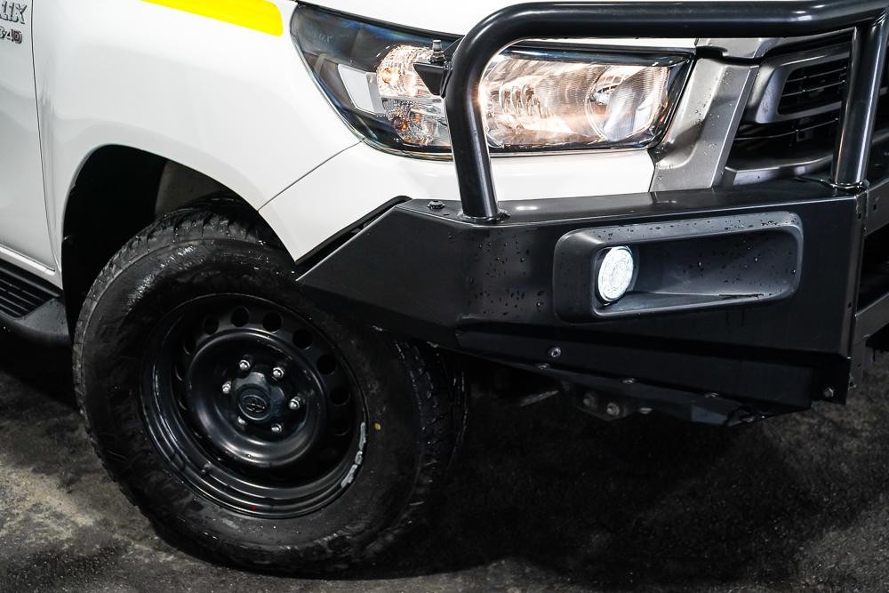 Toyota Hilux image 2