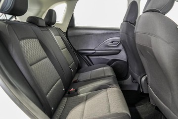 https://dvg-vehicle-assets.s3.amazonaws.com/1203818/6szq40nssnv3rd5fcz80rxd97.jpg