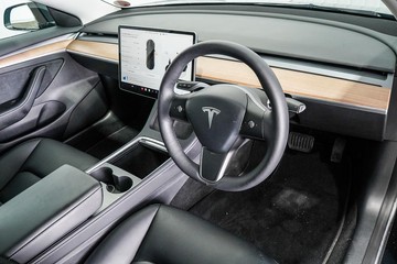 https://dvg-vehicle-assets.s3.amazonaws.com/1203819/30njmqxqyvxy1vxxt85nggag1.jpg