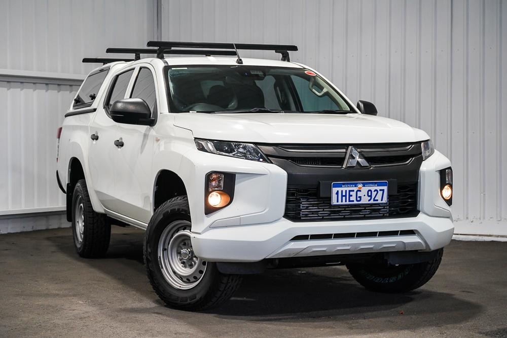 Mitsubishi Triton image 1