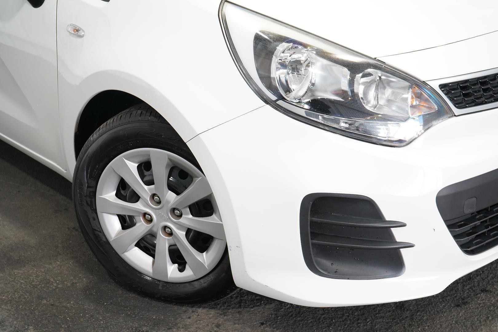 Kia Rio image 2