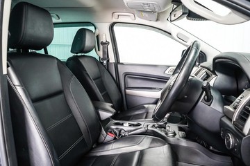 https://dvg-vehicle-assets.s3.amazonaws.com/1203884/7sgm6hk9wwvbj7ubgq4kyk3vd.jpg