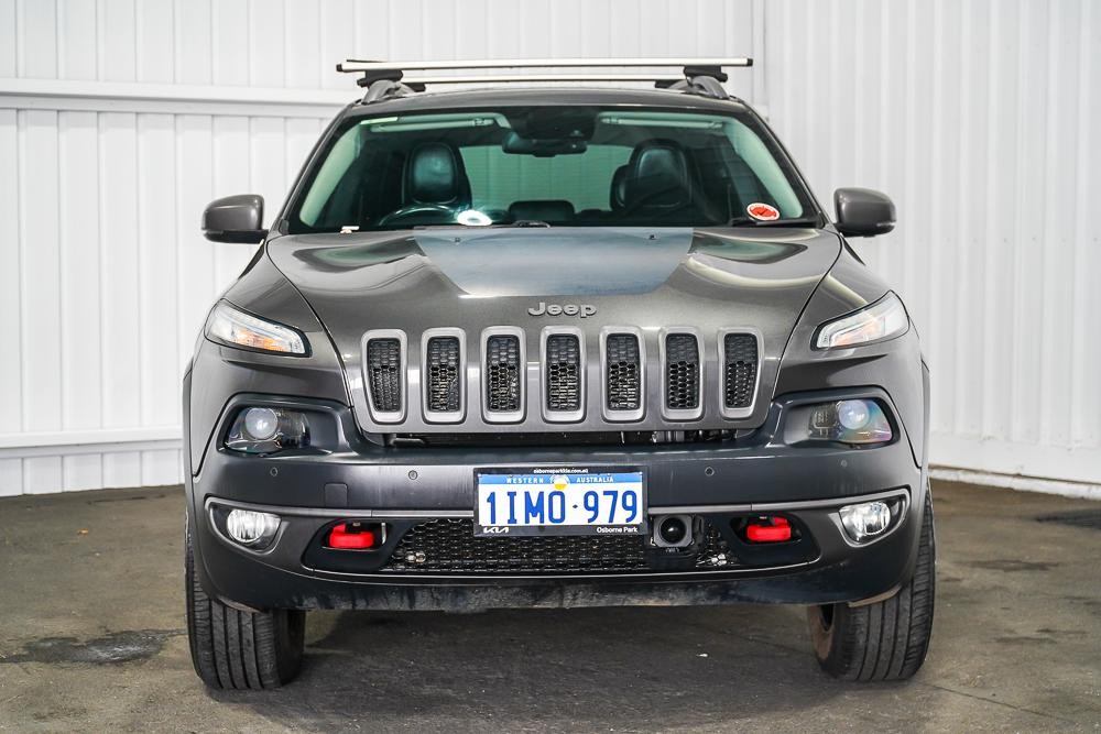 Jeep Cherokee image 3