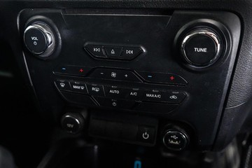 https://dvg-vehicle-assets.s3.amazonaws.com/1203902/6h3wvb3vwbs68jdt37o39l7ow.jpg