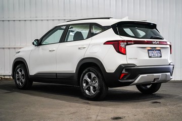 https://dvg-vehicle-assets.s3.amazonaws.com/1203977/5qcsxng5nyyj5rgtqmas25vbw.jpg