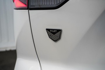 https://dvg-vehicle-assets.s3.amazonaws.com/1203979/bdu9jju2ue9zkg5weyvgegfzl.jpg