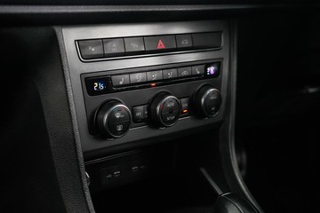 https://dvg-vehicle-assets.s3.amazonaws.com/1203984/5cyonkneuh1lh3se7zjvlm5o3.jpg