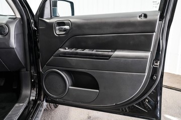 https://dvg-vehicle-assets.s3.amazonaws.com/1204000/cfykvo4v1azccqjy8sj4yyamx.jpg