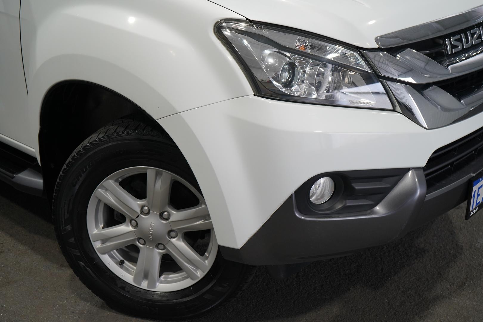 Isuzu Mu-x image 2
