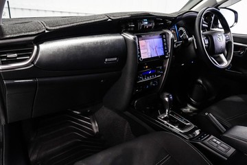https://dvg-vehicle-assets.s3.amazonaws.com/1204057/53lqad6mr0v5socjbss53c17i.jpg