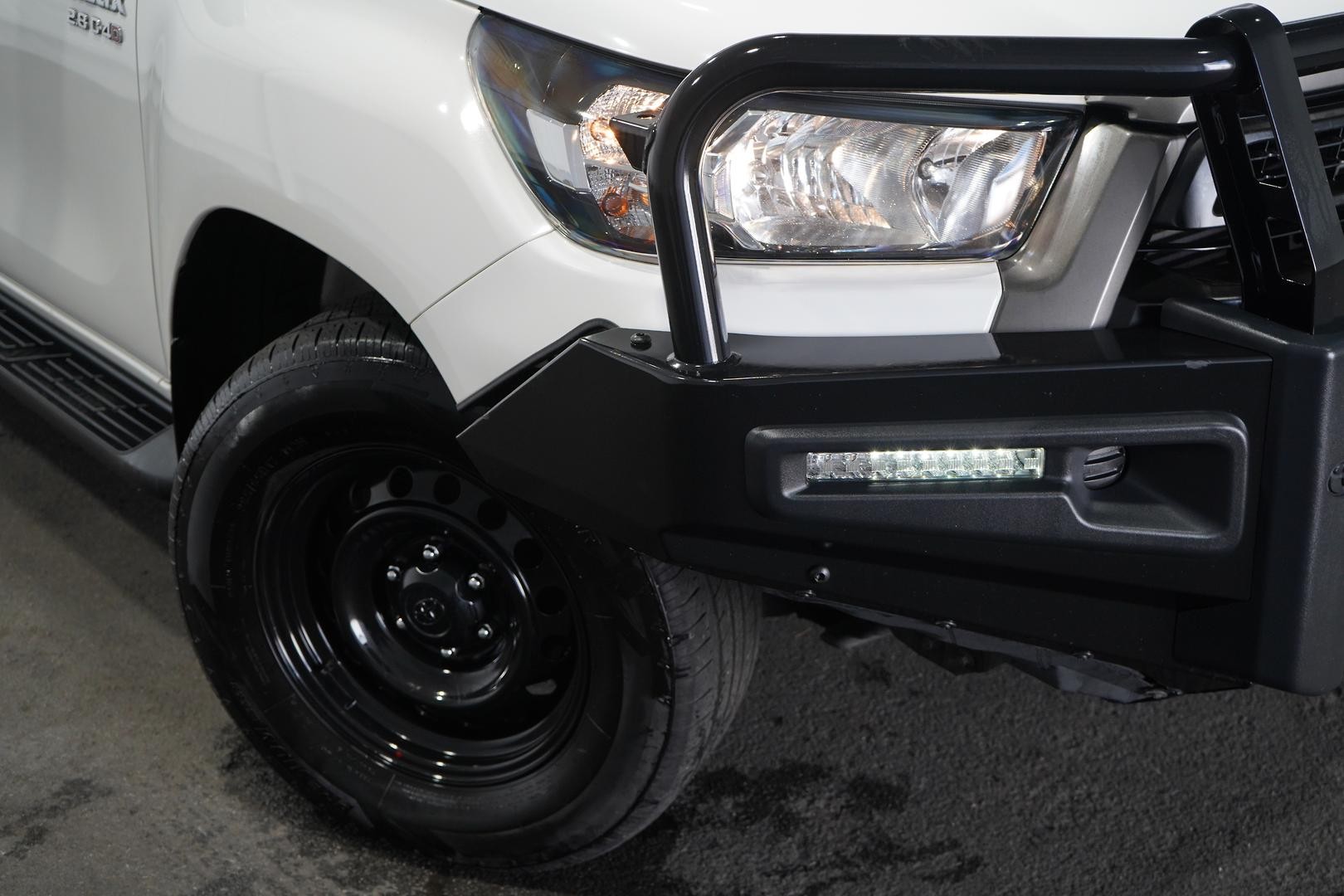 Toyota Hilux image 2