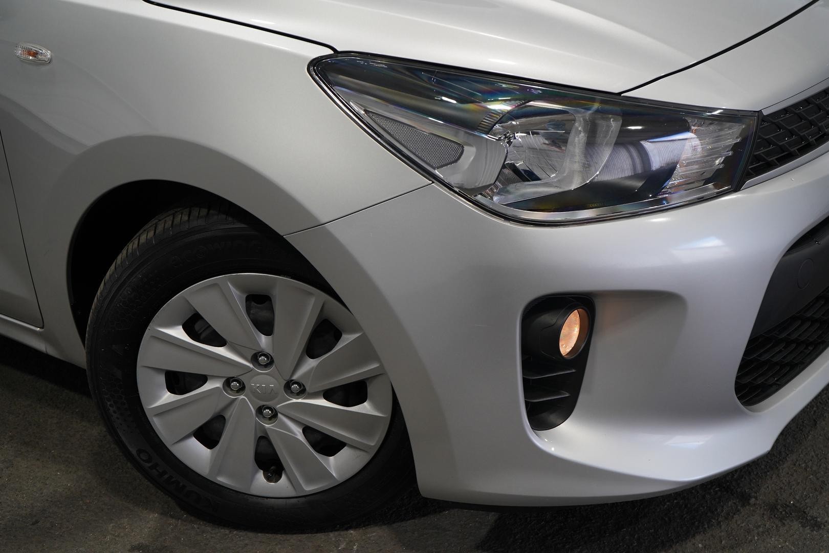 Kia Rio image 2